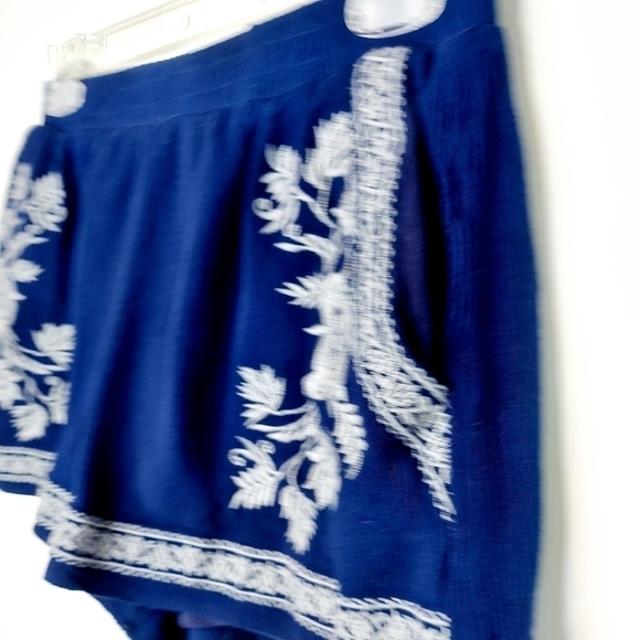 Skies Are Blue Navy Boho Embroidered Trim Shorts S - Picture 8 of 12